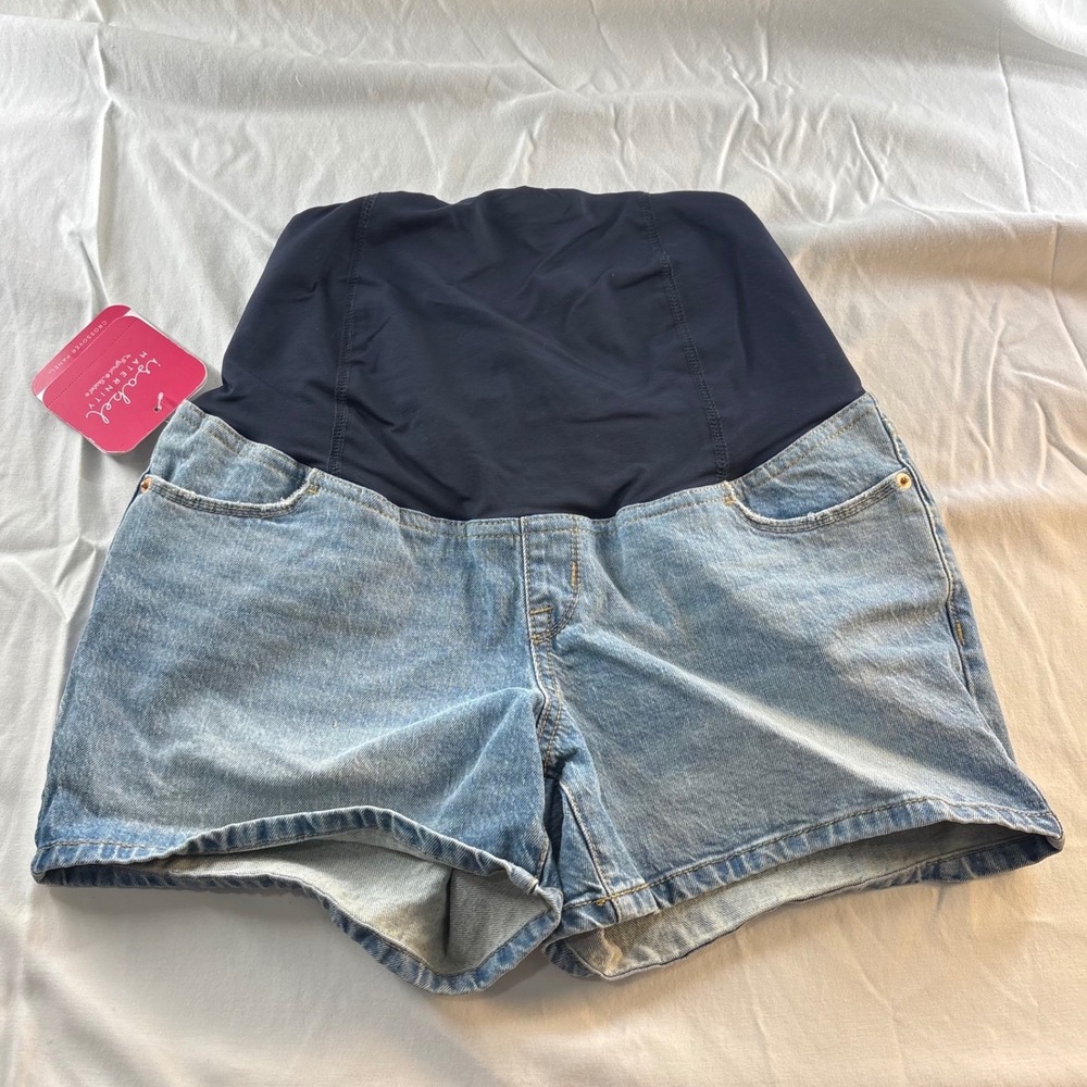 Isabel Maternity by Ingrid & Isabel Light Wash Denim Midi Shorts Size 4 NWT